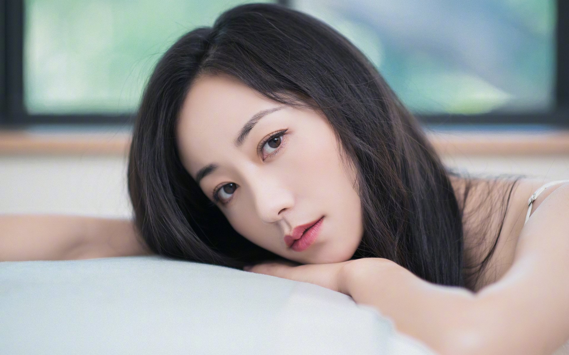 激烈体操女团竞争激烈比分接近，女了体操团体