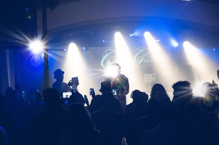 华体会hth-C罗与粉丝互动现场热情高涨，c罗与队友